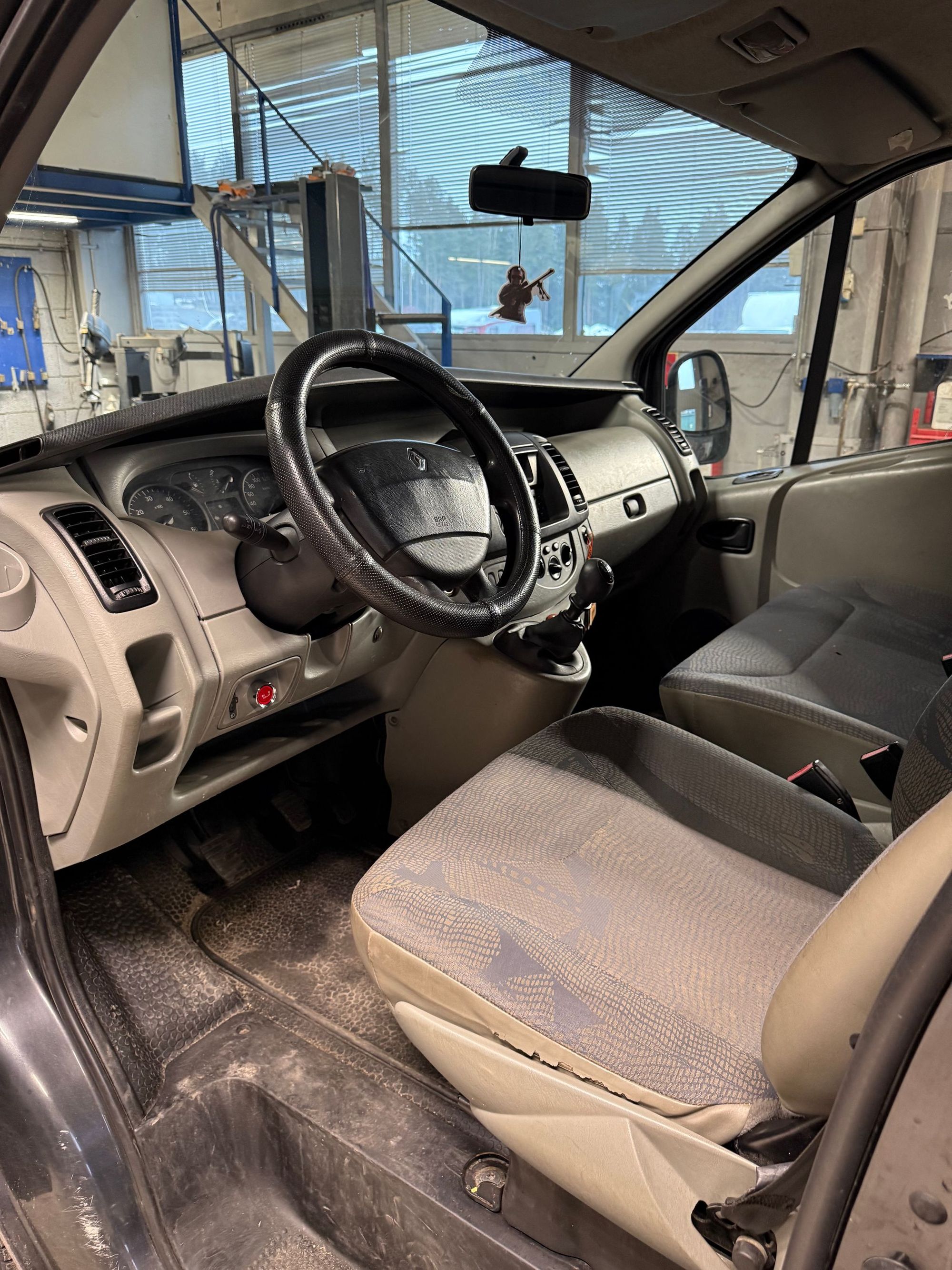 Renault Trafic Van 2.7t 1.9 dCi Manual, 6-trins, 101ps, 2004