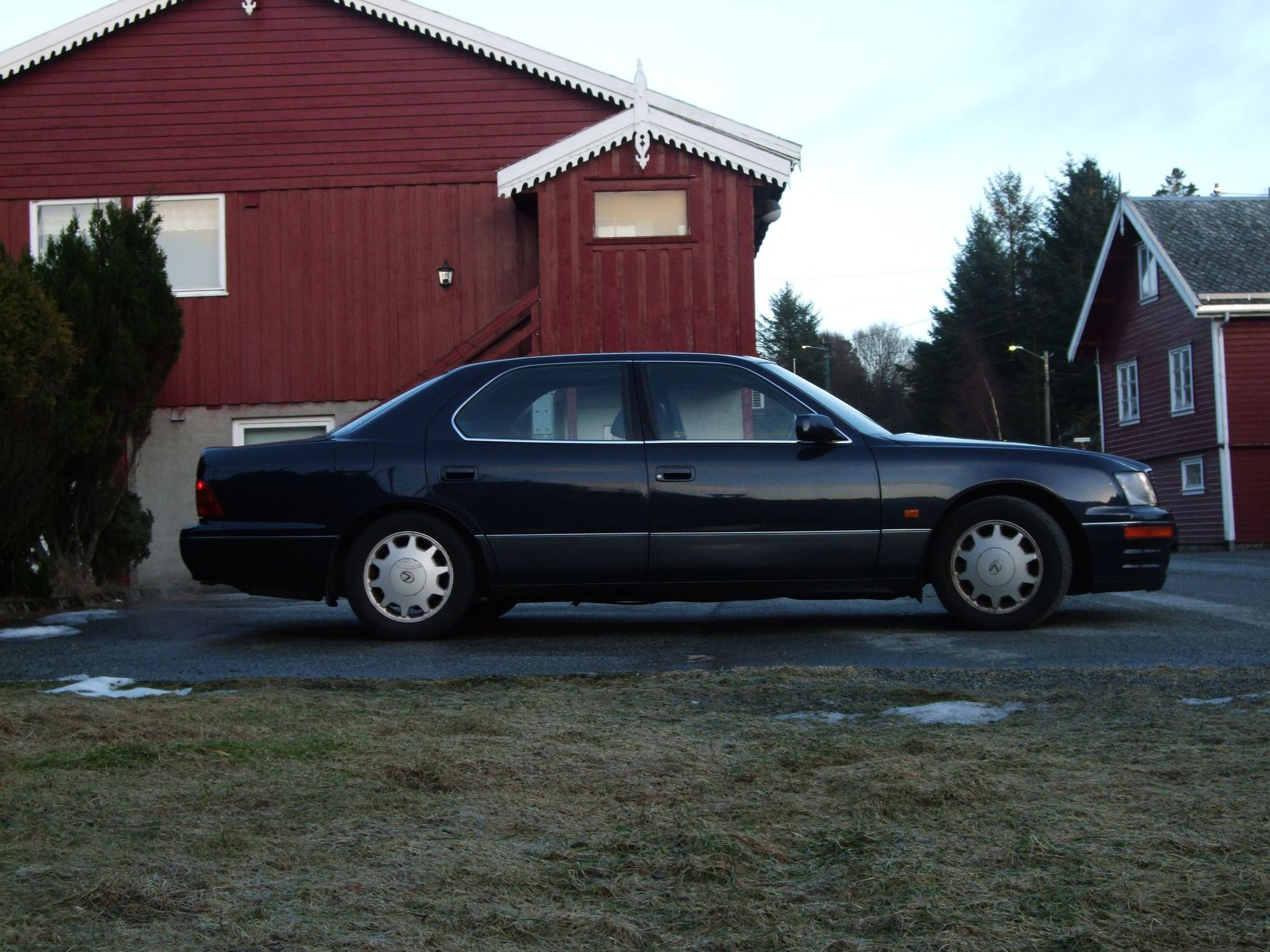 Lexus LS 400 4.0 V8 Automatic, 264hp, 1995