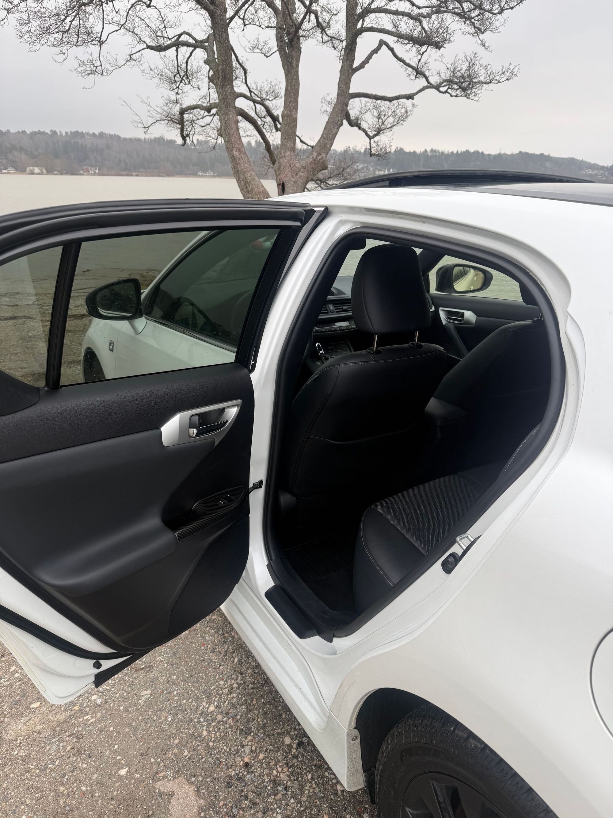 Lexus CT 200h 1.8 CVT, 136ps, 2012