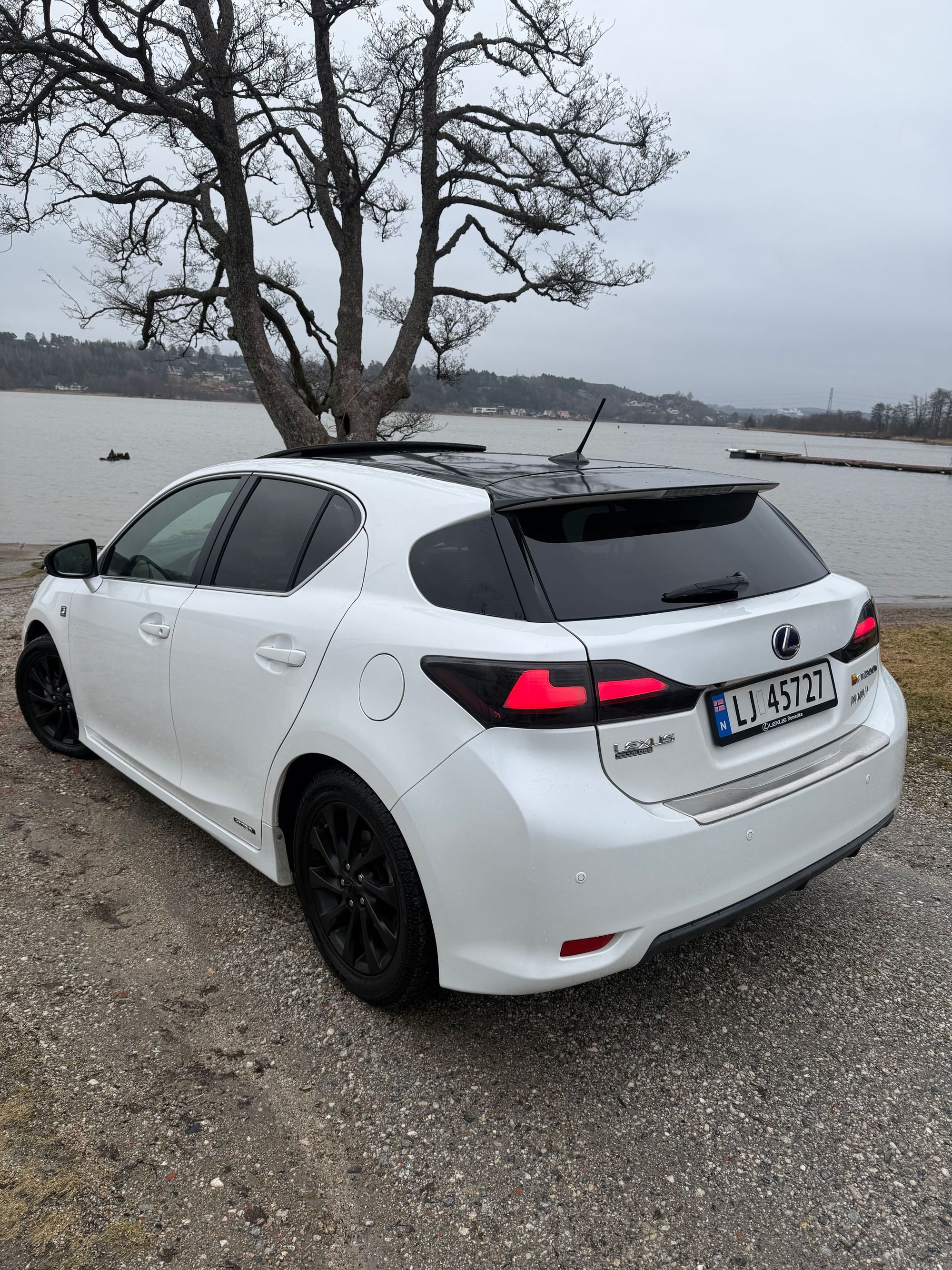 Lexus CT 200h 1.8 CVT, 136ps, 2012