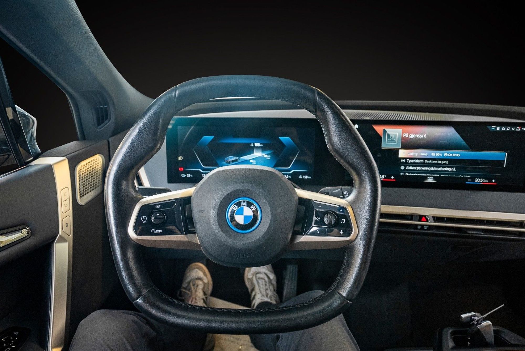 BMW iX xDrive50, 524ps, 2022