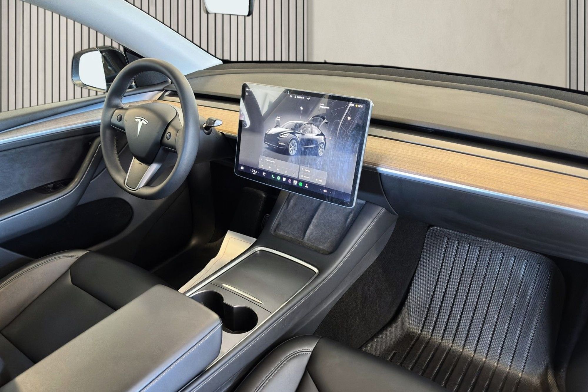 Tesla Model Y Long Range AWD, 514hp, 2025