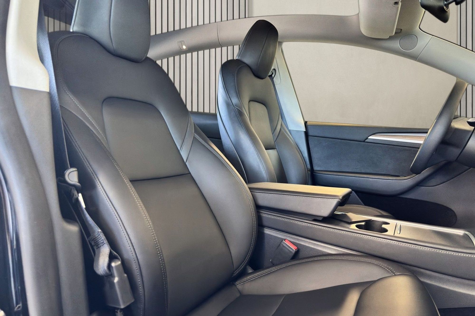 Tesla Model Y Long Range AWD, 514hp, 2025