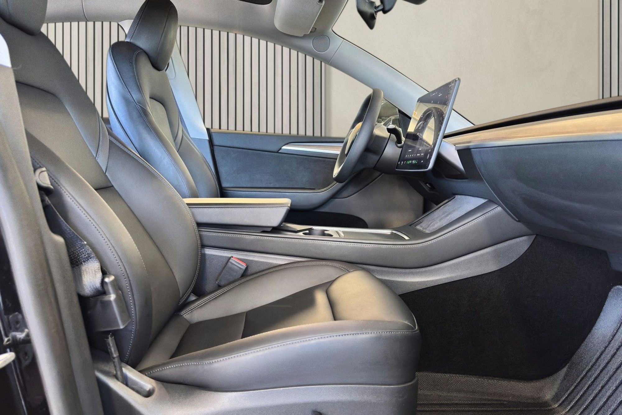 Tesla Model Y Long Range AWD, 514hp, 2025