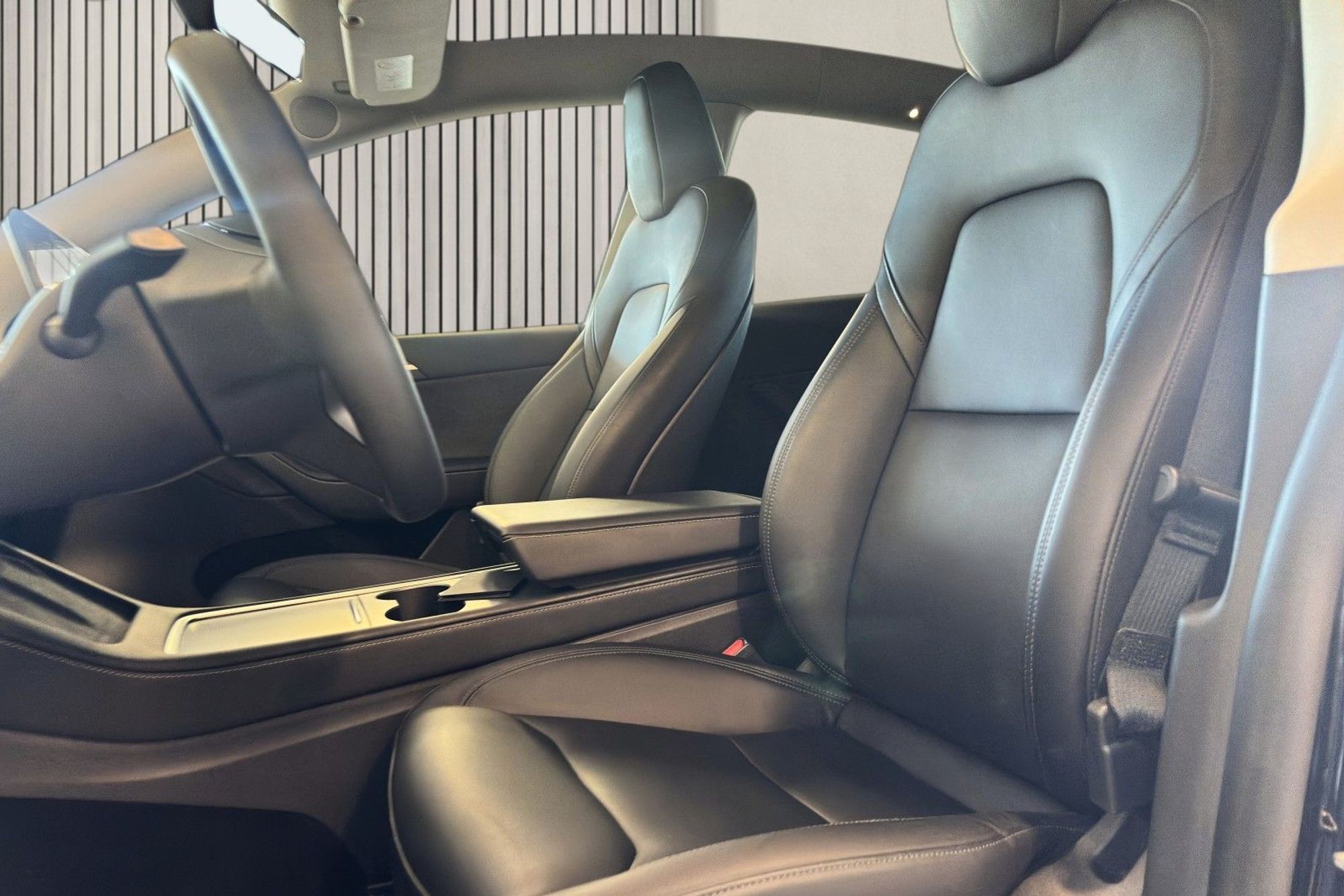 Tesla Model Y Long Range AWD, 514hp, 2025