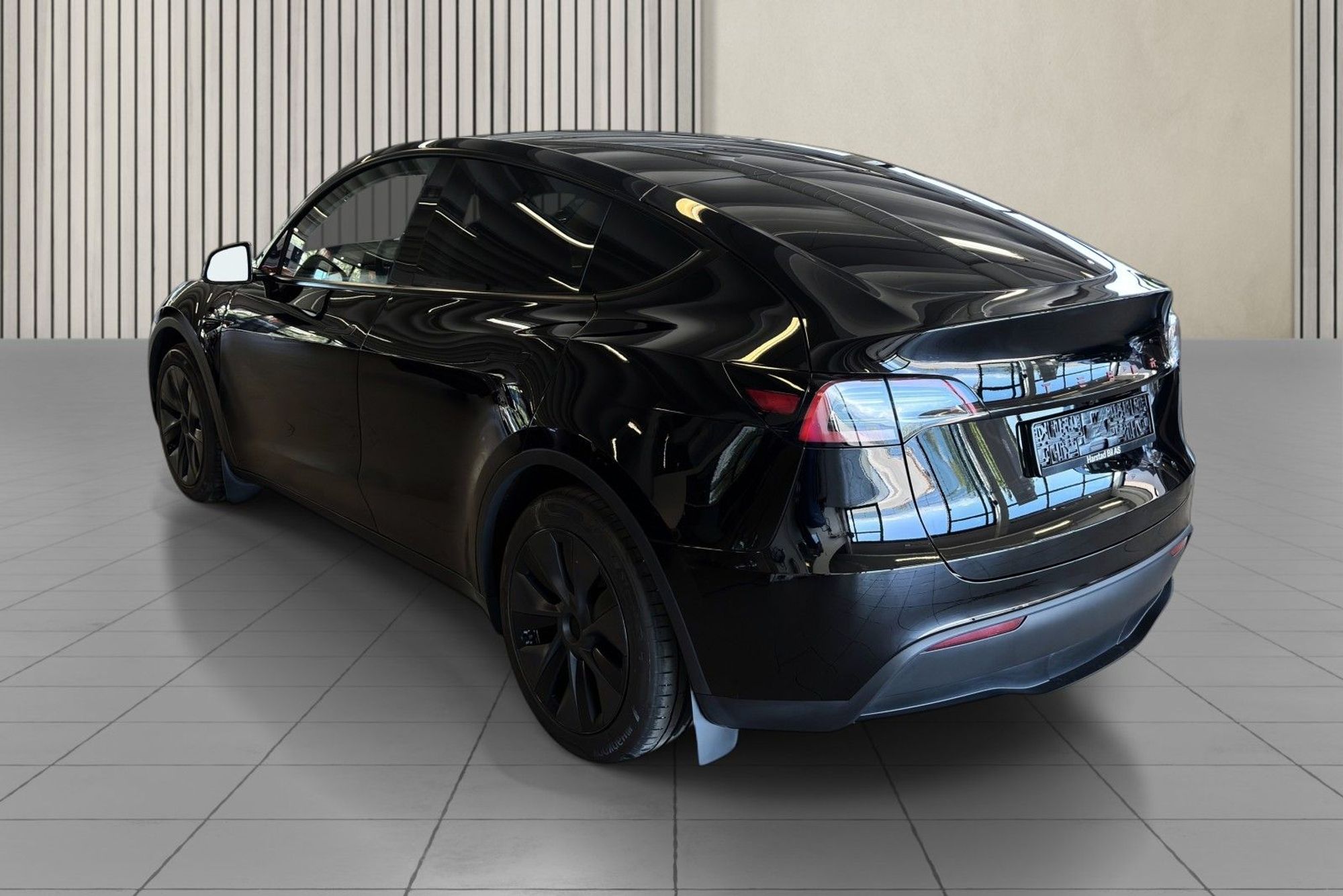 Tesla Model Y Long Range AWD, 514hp, 2025
