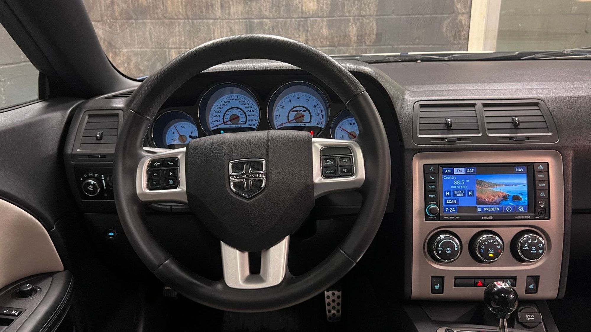 Dodge Challenger 6.4 V8 HEMI Automatic, 5-trins, 476ps, 2011