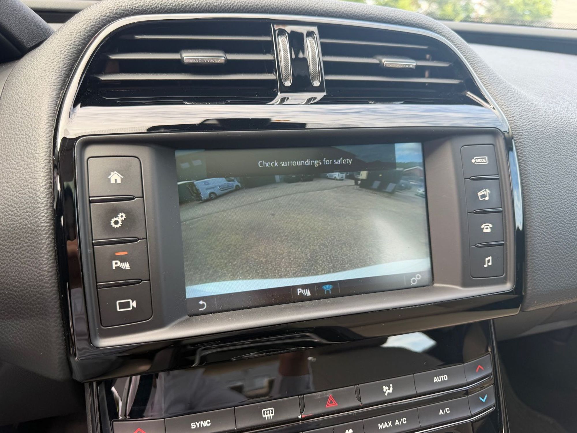 Jaguar XE 20d Automatic, 180hp, 2016