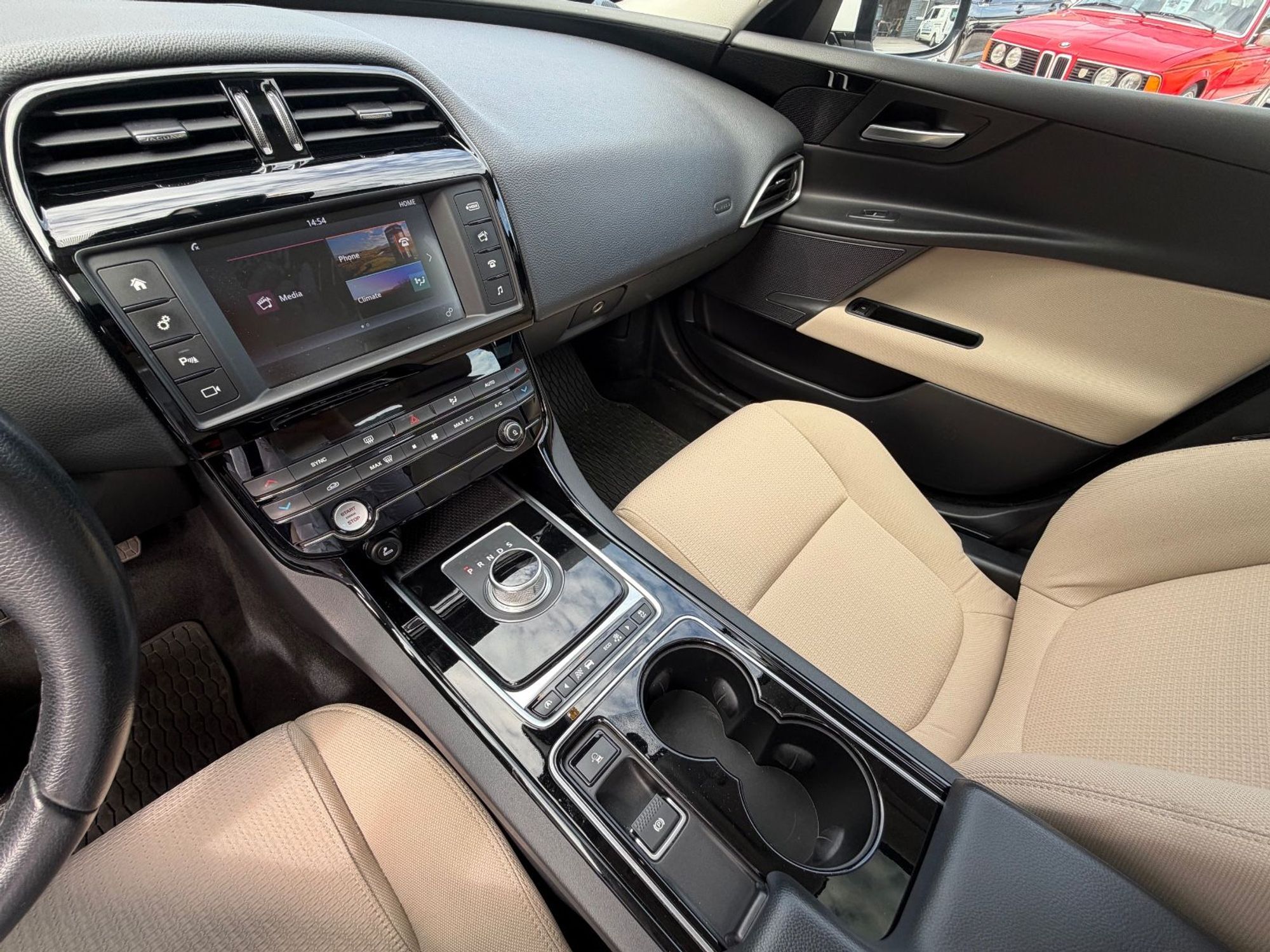 Jaguar XE 20d Automatic, 180hp, 2016