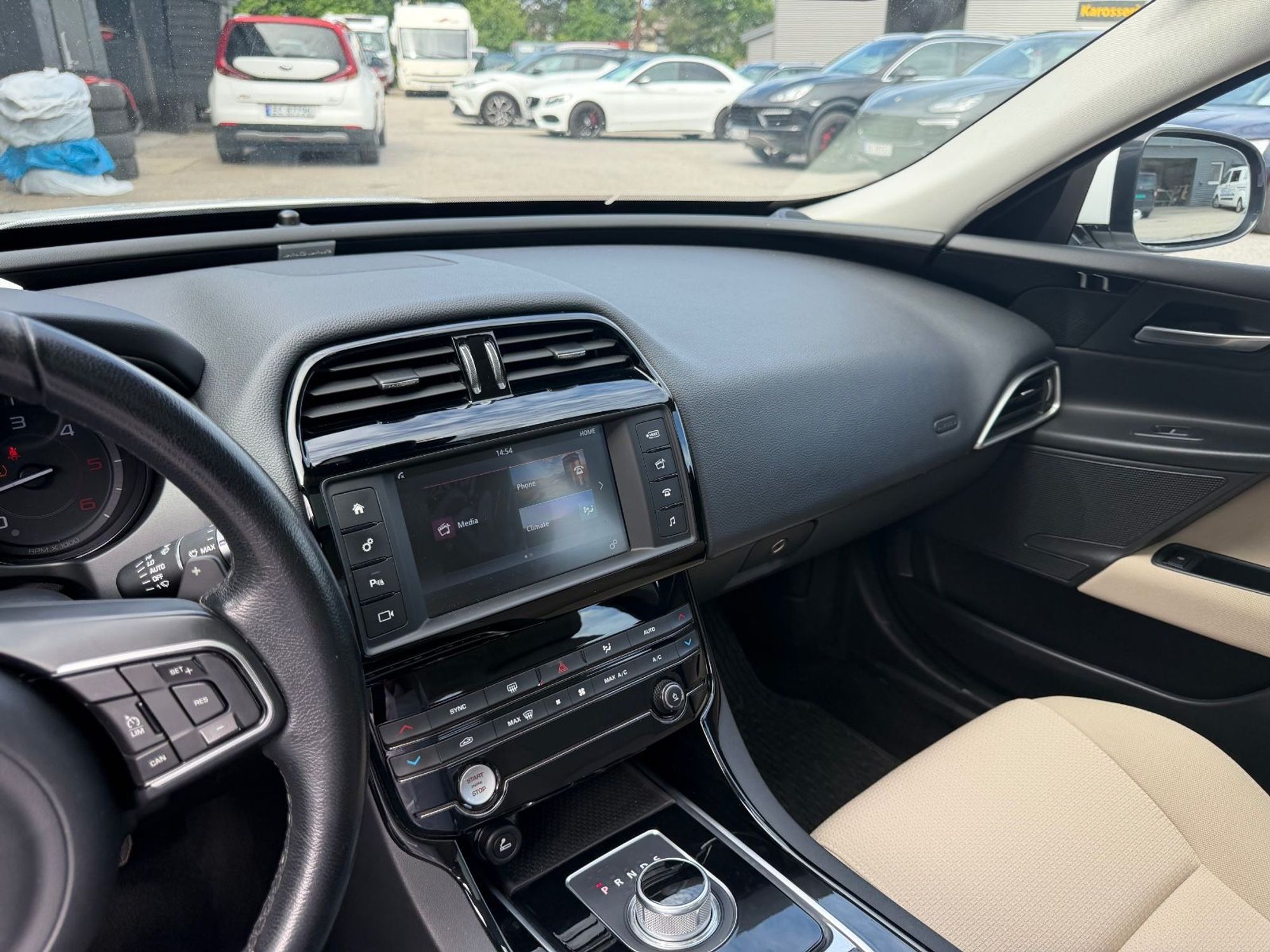 Jaguar XE 20d Automatic, 180hp, 2016