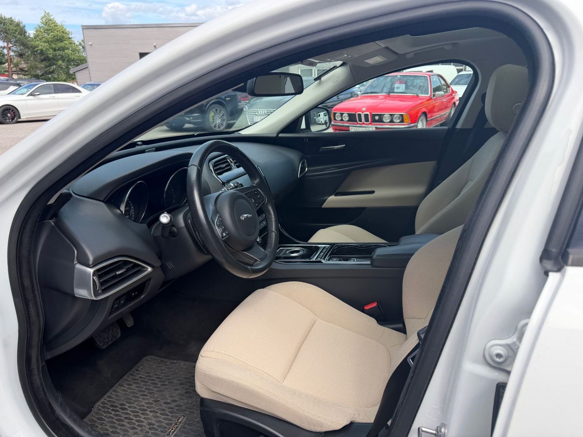 Jaguar XE 20d Automatic, 180hp, 2016