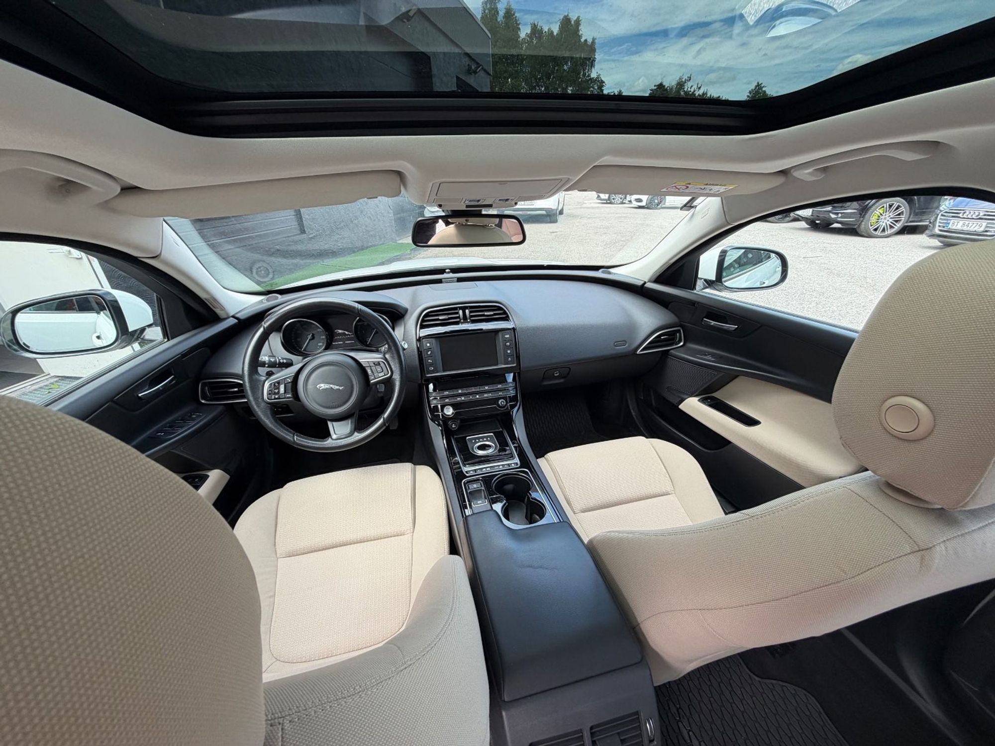 Jaguar XE 20d Automatic, 180hp, 2016