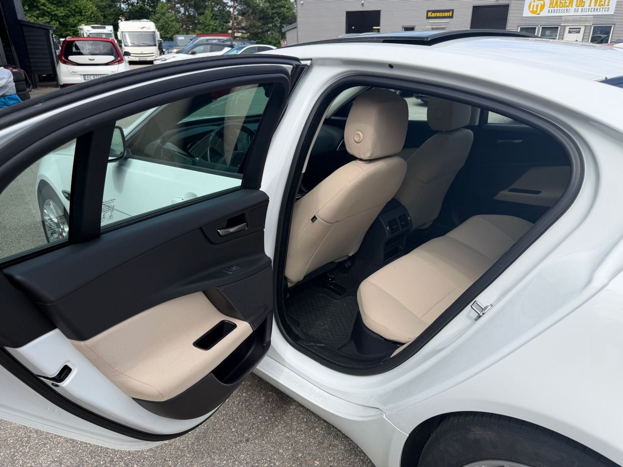 Jaguar XE 20d Automatic, 180hp, 2016