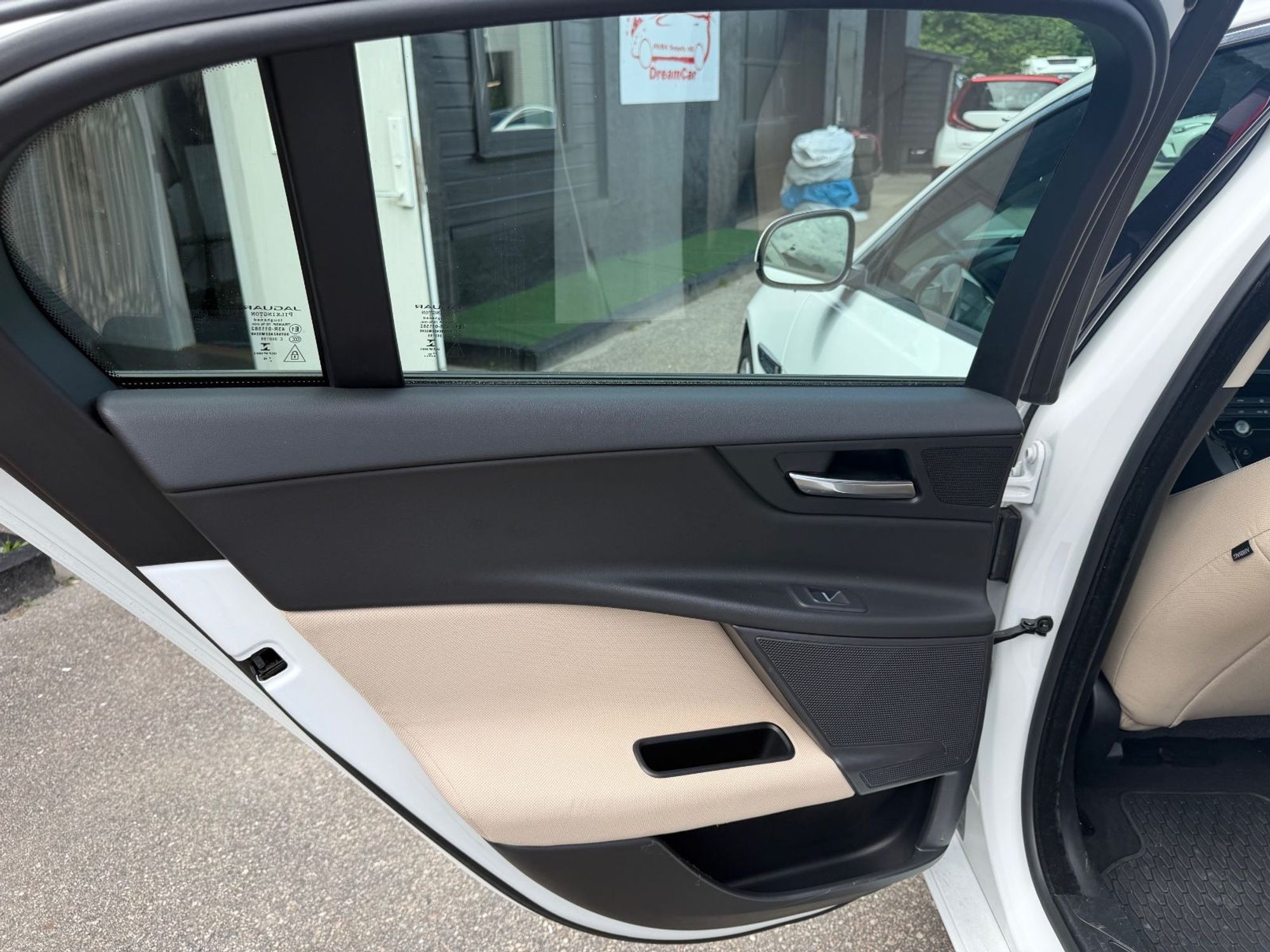 Jaguar XE 20d Automatic, 180hp, 2016