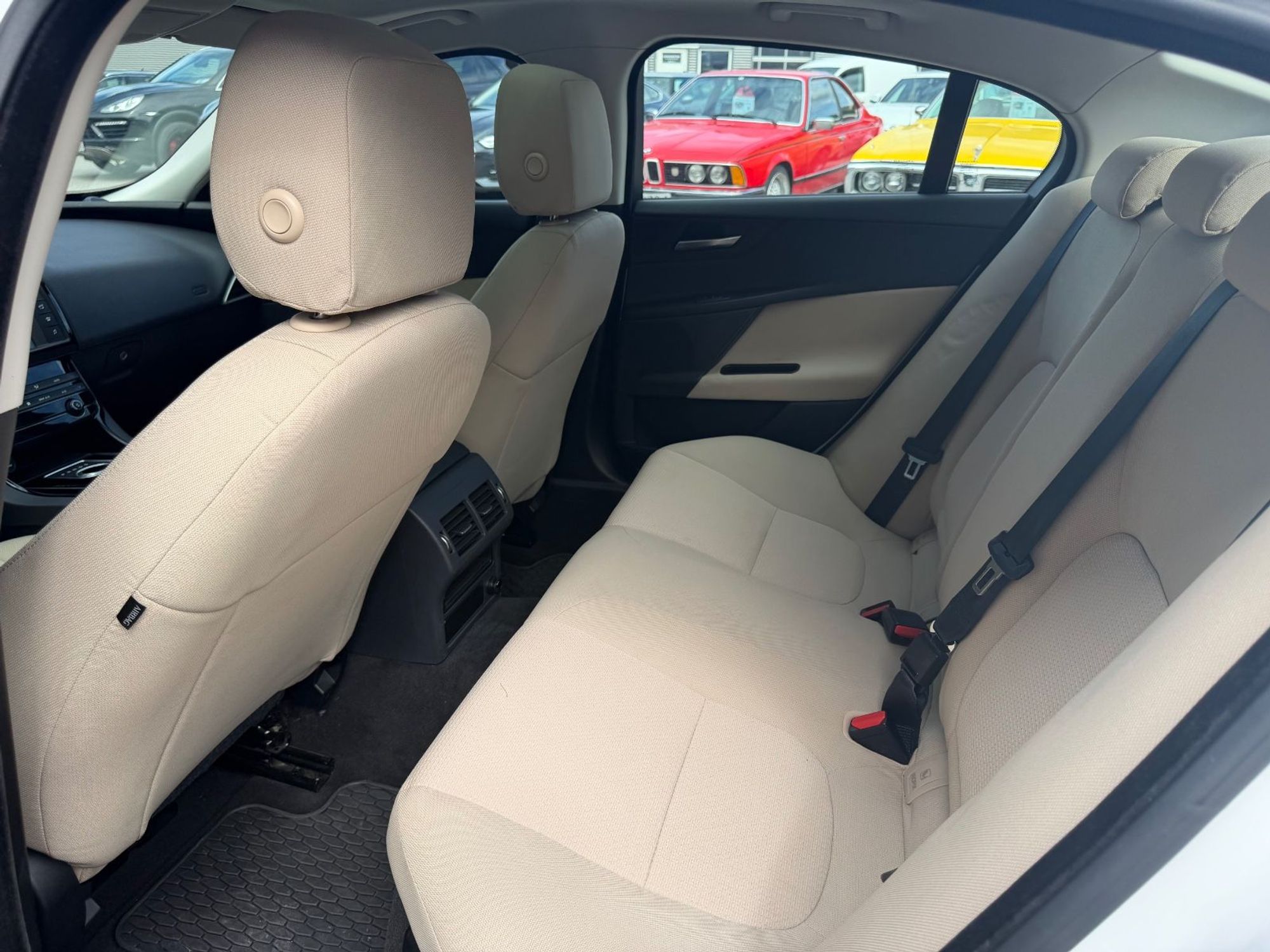 Jaguar XE 20d Automatic, 180hp, 2016