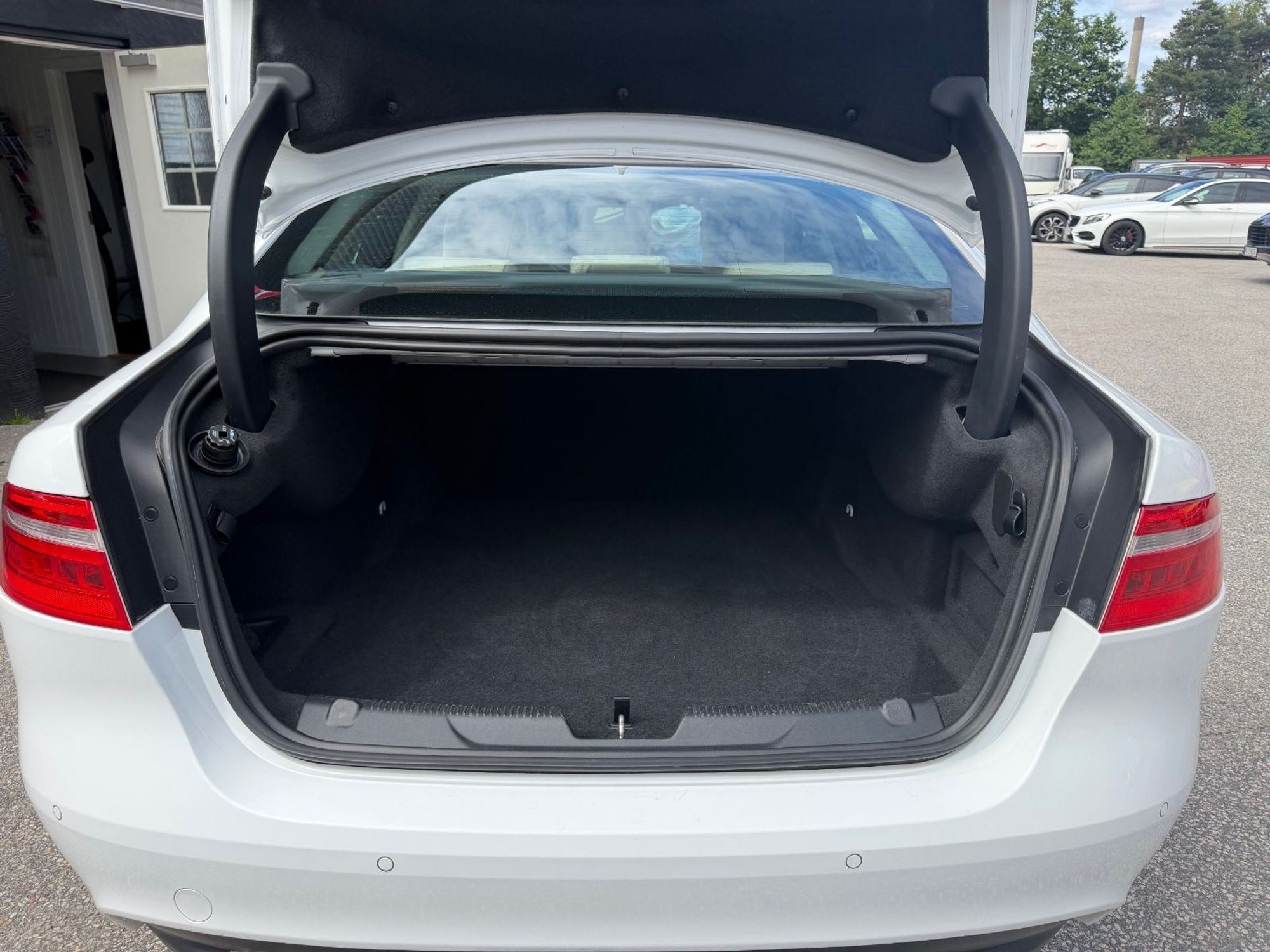 Jaguar XE 20d Automatic, 180hp, 2016