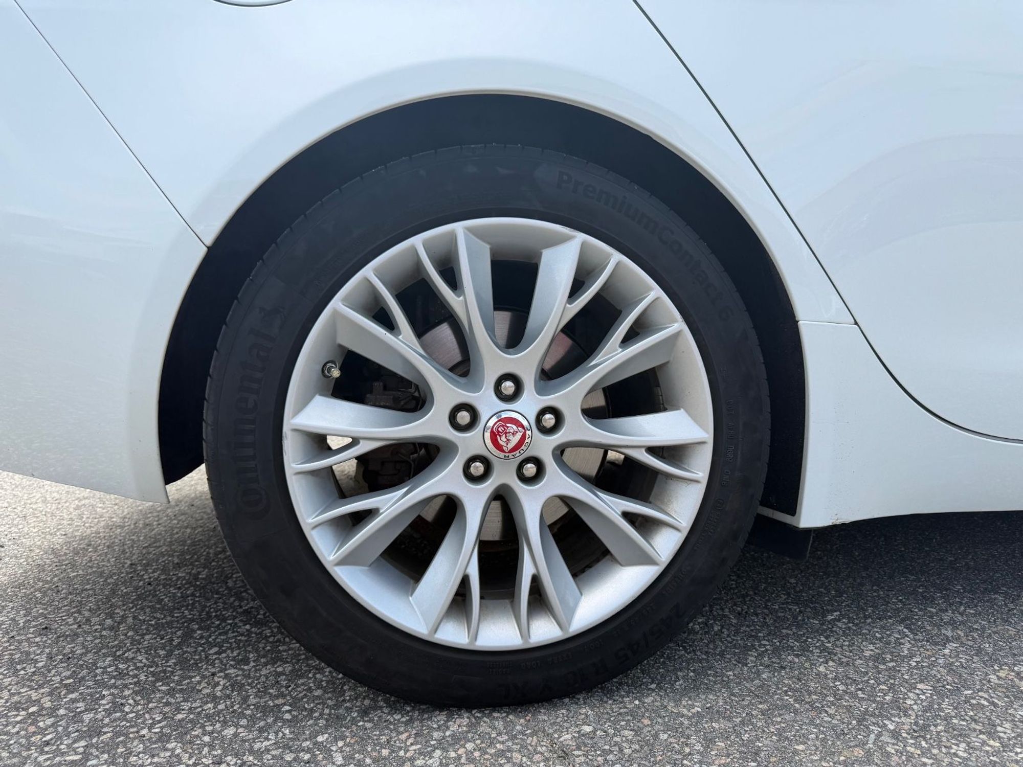 Jaguar XE 20d Automatic, 180hp, 2016