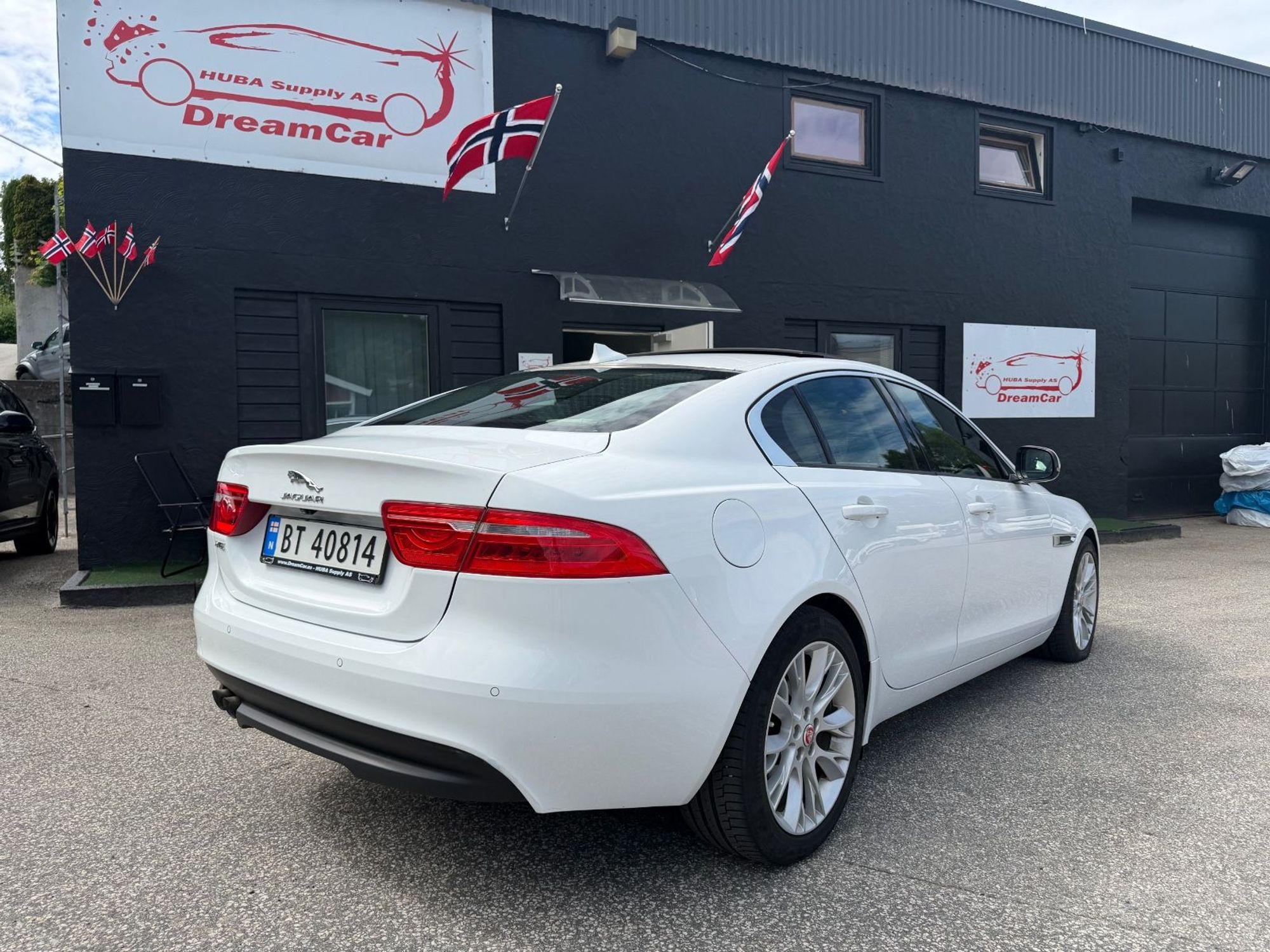 Jaguar XE 20d Automatic, 180hp, 2016