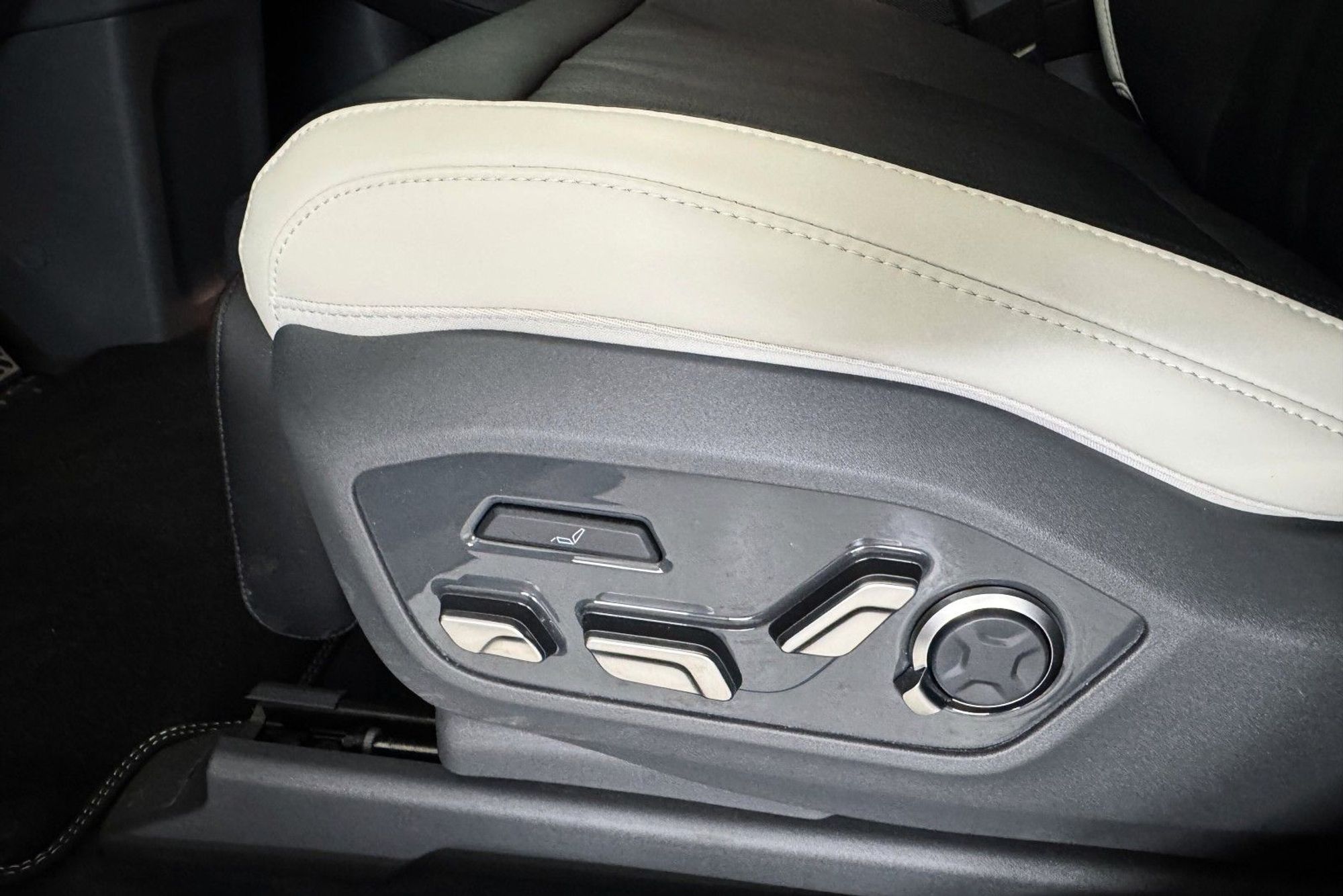 Kia EV9 AWD, 385hp, 2026