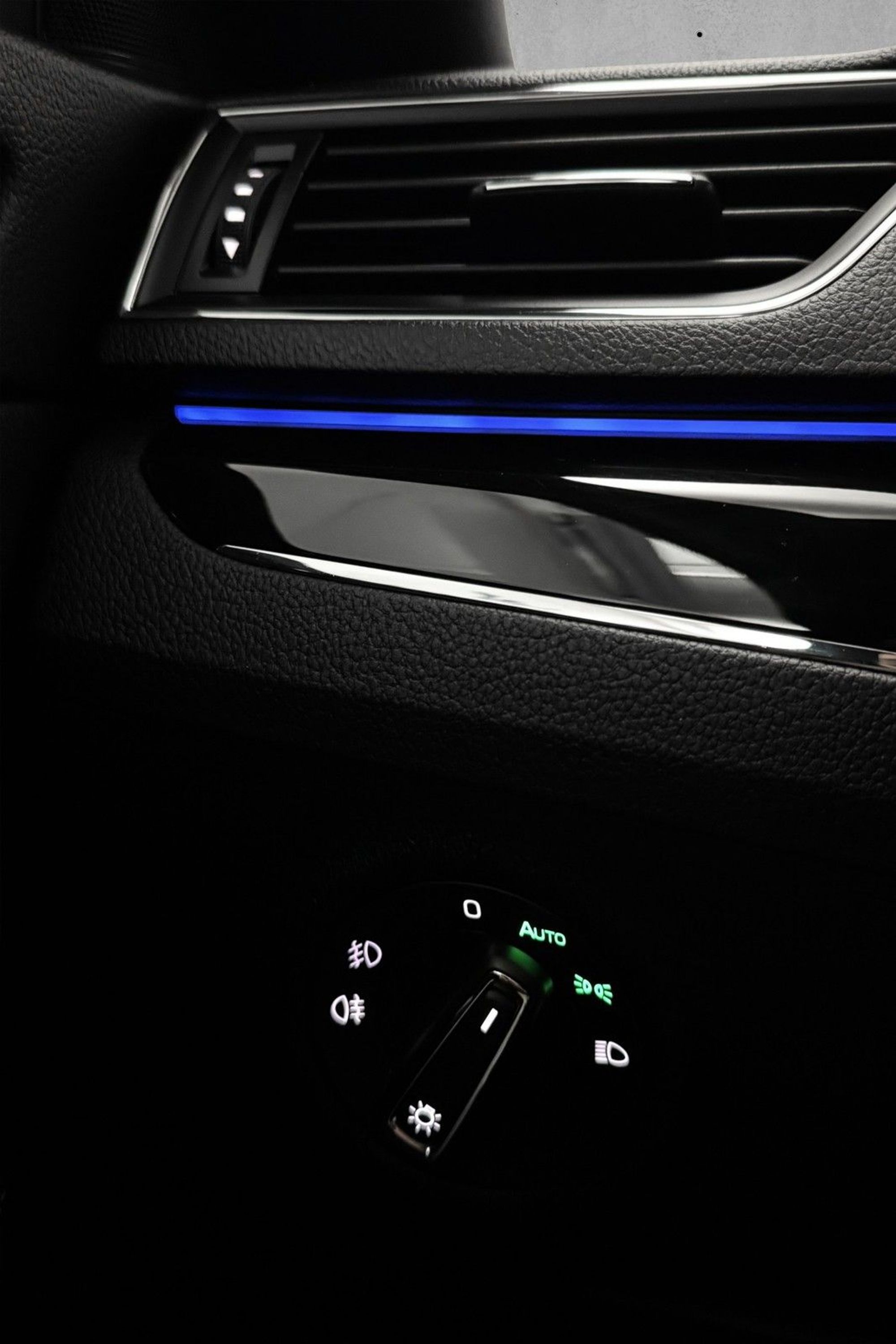 Škoda Superb iV Combi 1.4 TSI iV DSG Sequential, 218hp, 2023