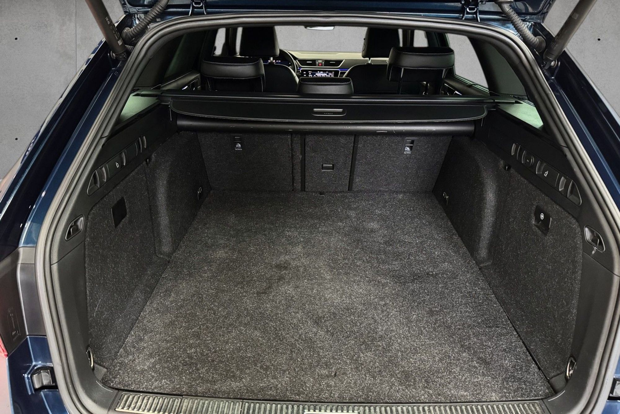 Škoda Superb iV Combi 1.4 TSI iV DSG Sequential, 218hp, 2023
