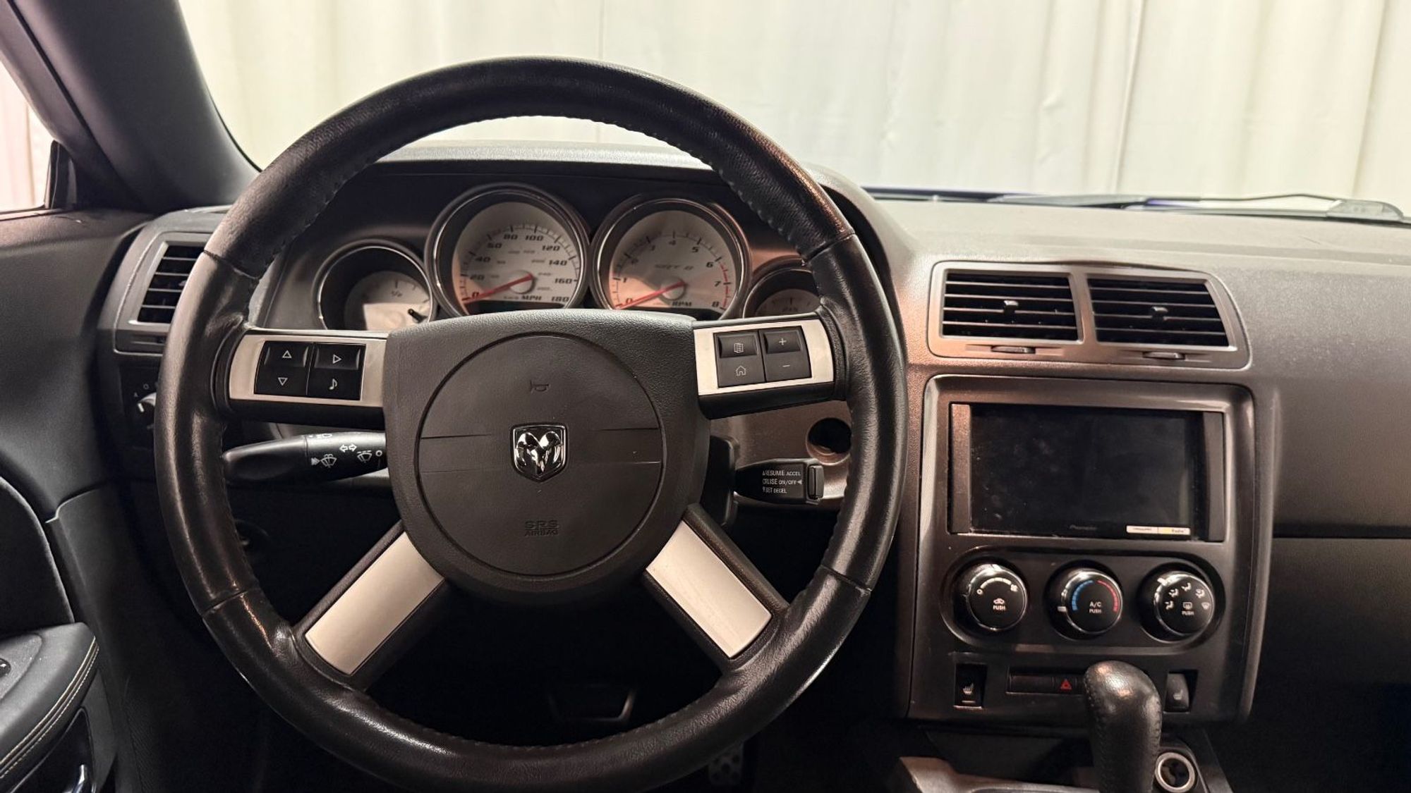 Dodge Challenger 6.1 V8 HEMI Automatic, 5-trins, 431ps, 2010