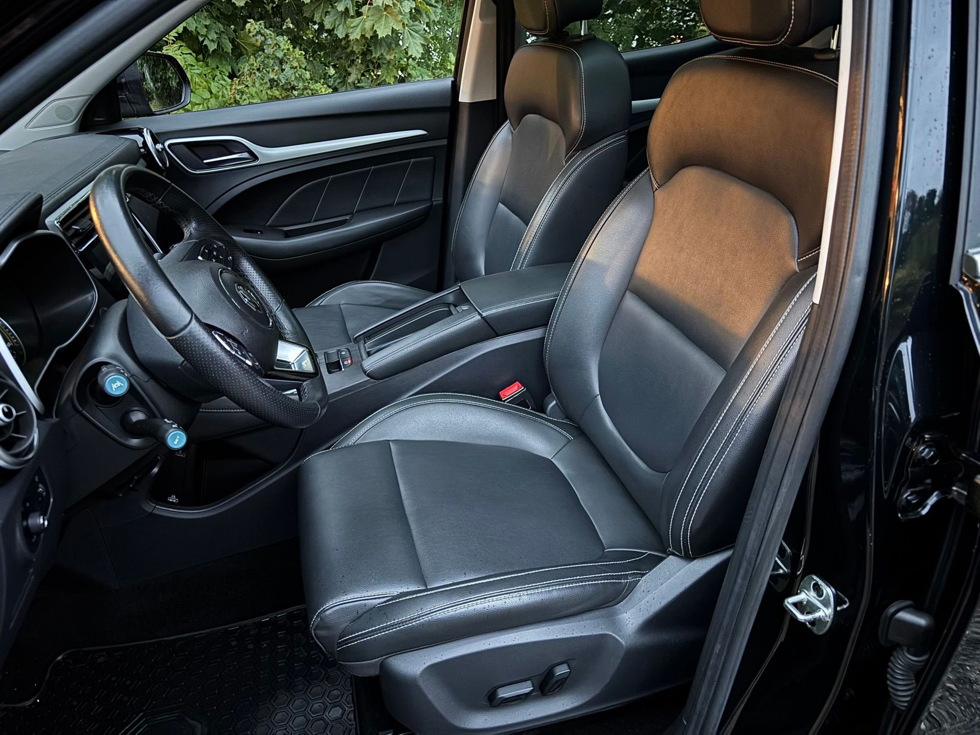 MG ZS EV, 143hp, 2020