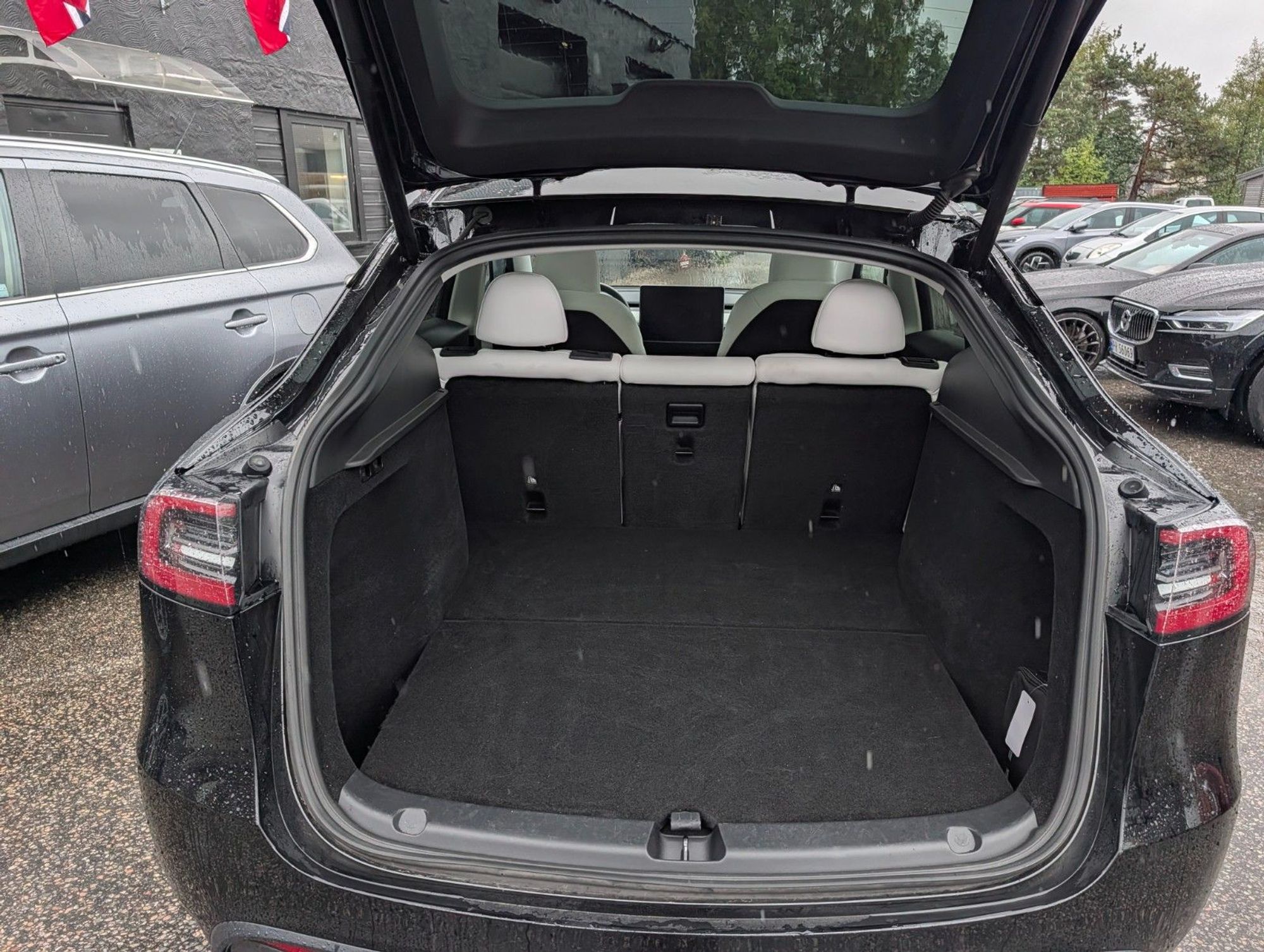 Tesla Model Y Long Range AWD, 514ps, 2024