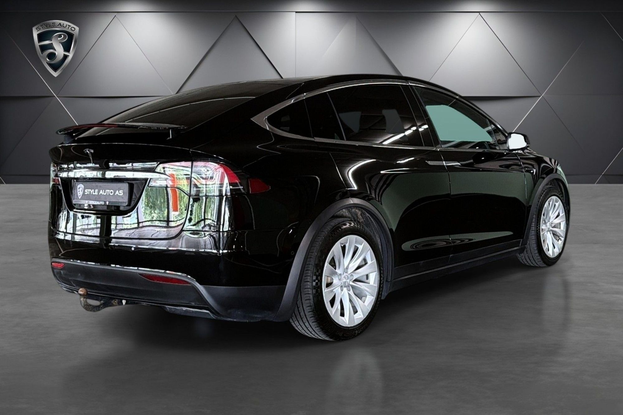Tesla Model X 100D, 423hp, 2018