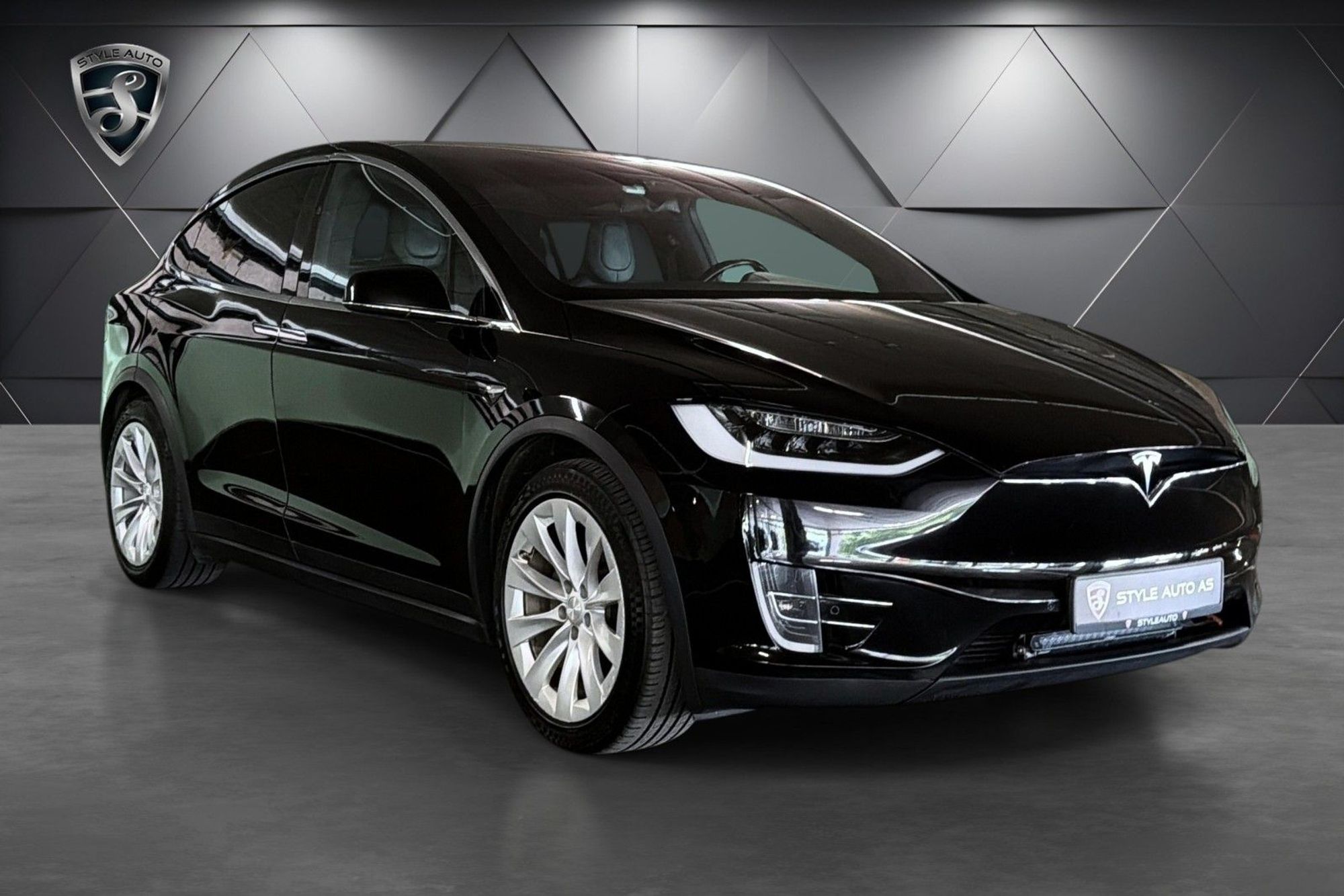 Tesla Model X 100D, 423hp, 2018