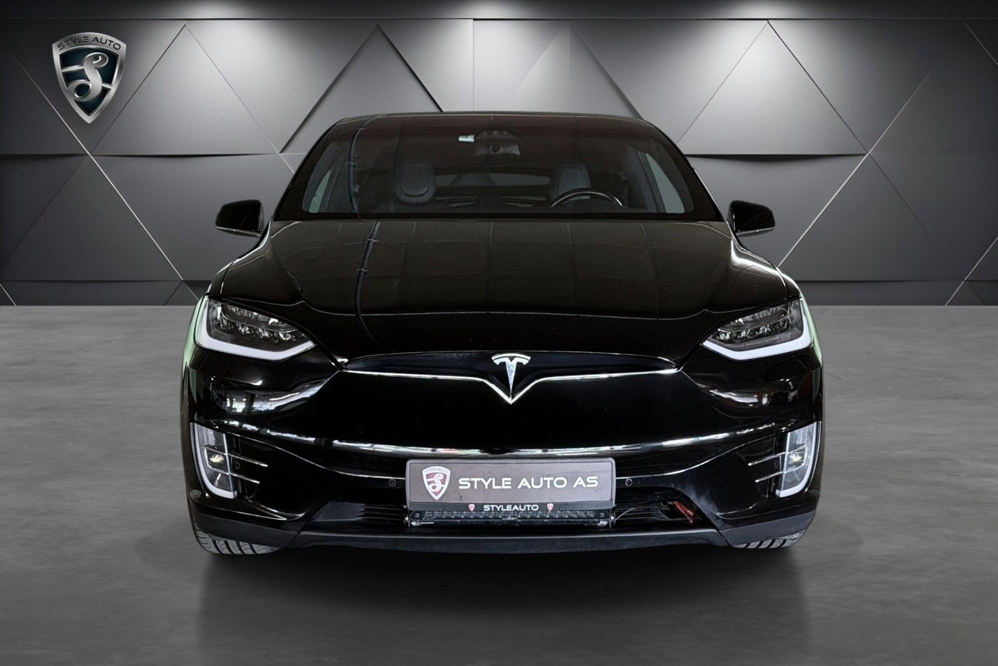 Tesla Model X 100D, 423hp, 2018