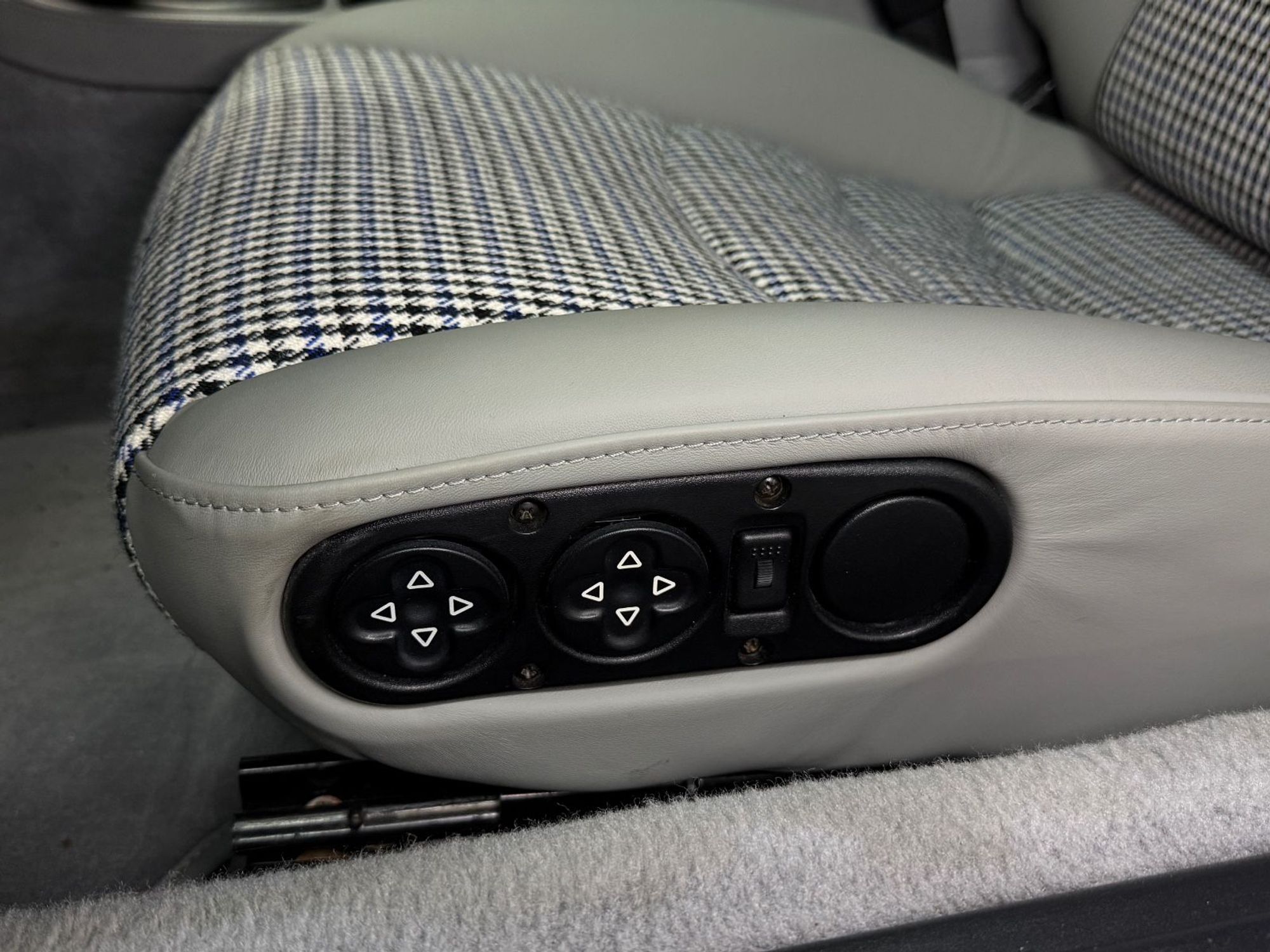 Porsche 911 Carrera Cabriolet Manual, 272hp, 1995