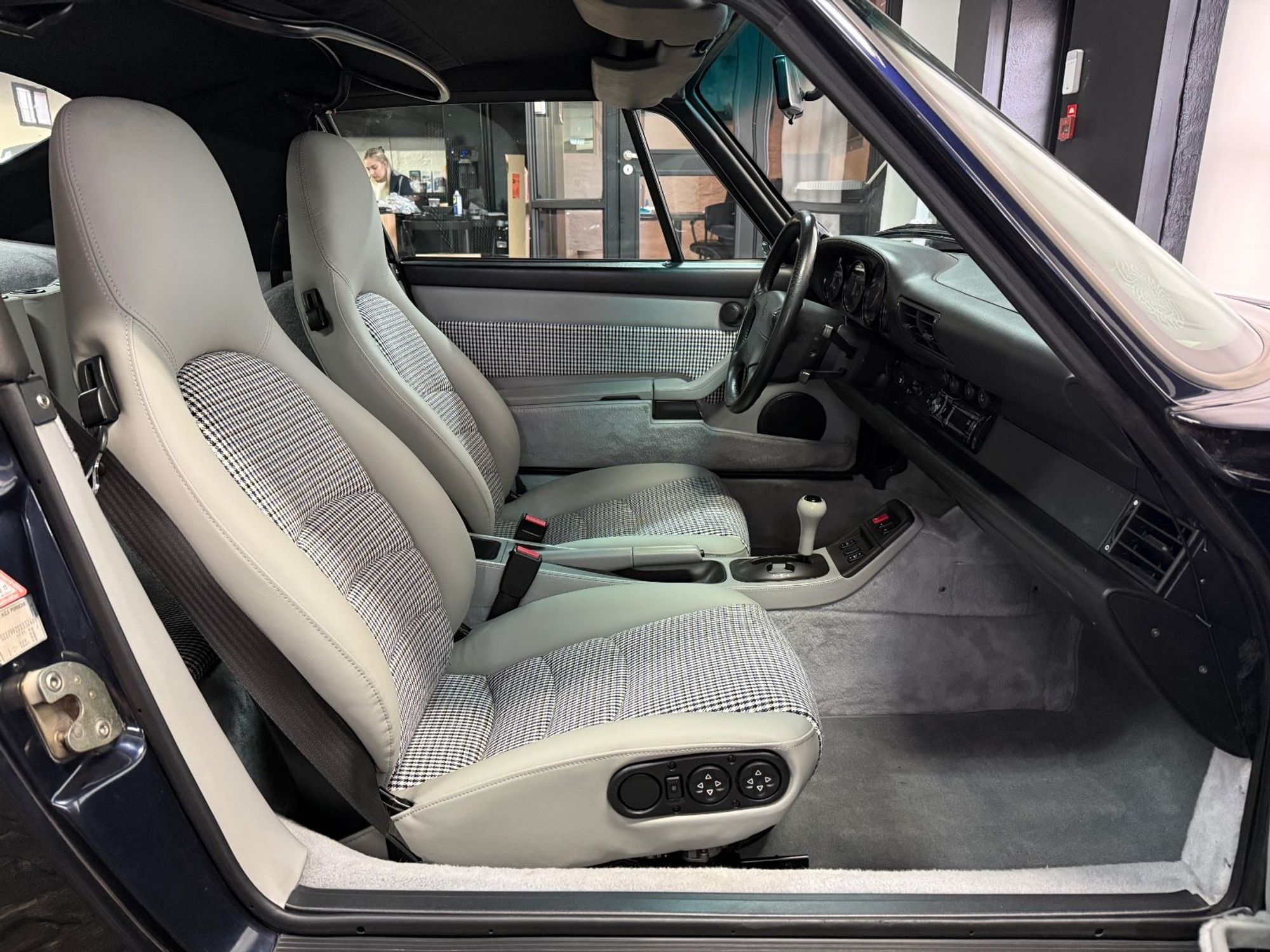Porsche 911 Carrera Cabriolet Manual, 272hp, 1995