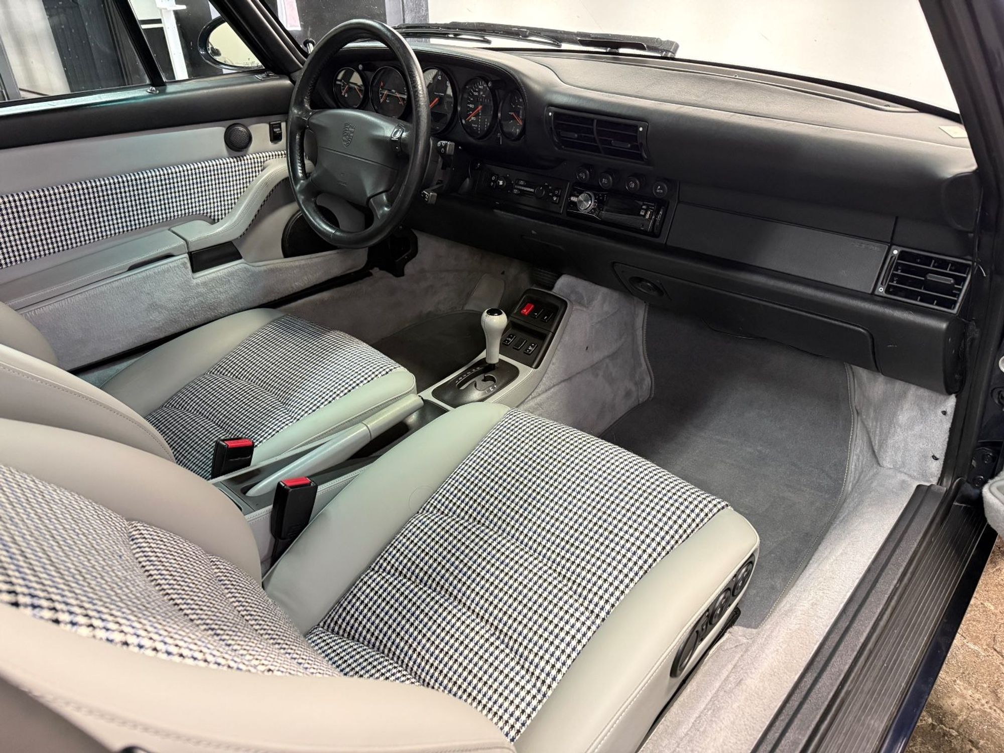 Porsche 911 Carrera Cabriolet Manual, 272hp, 1995