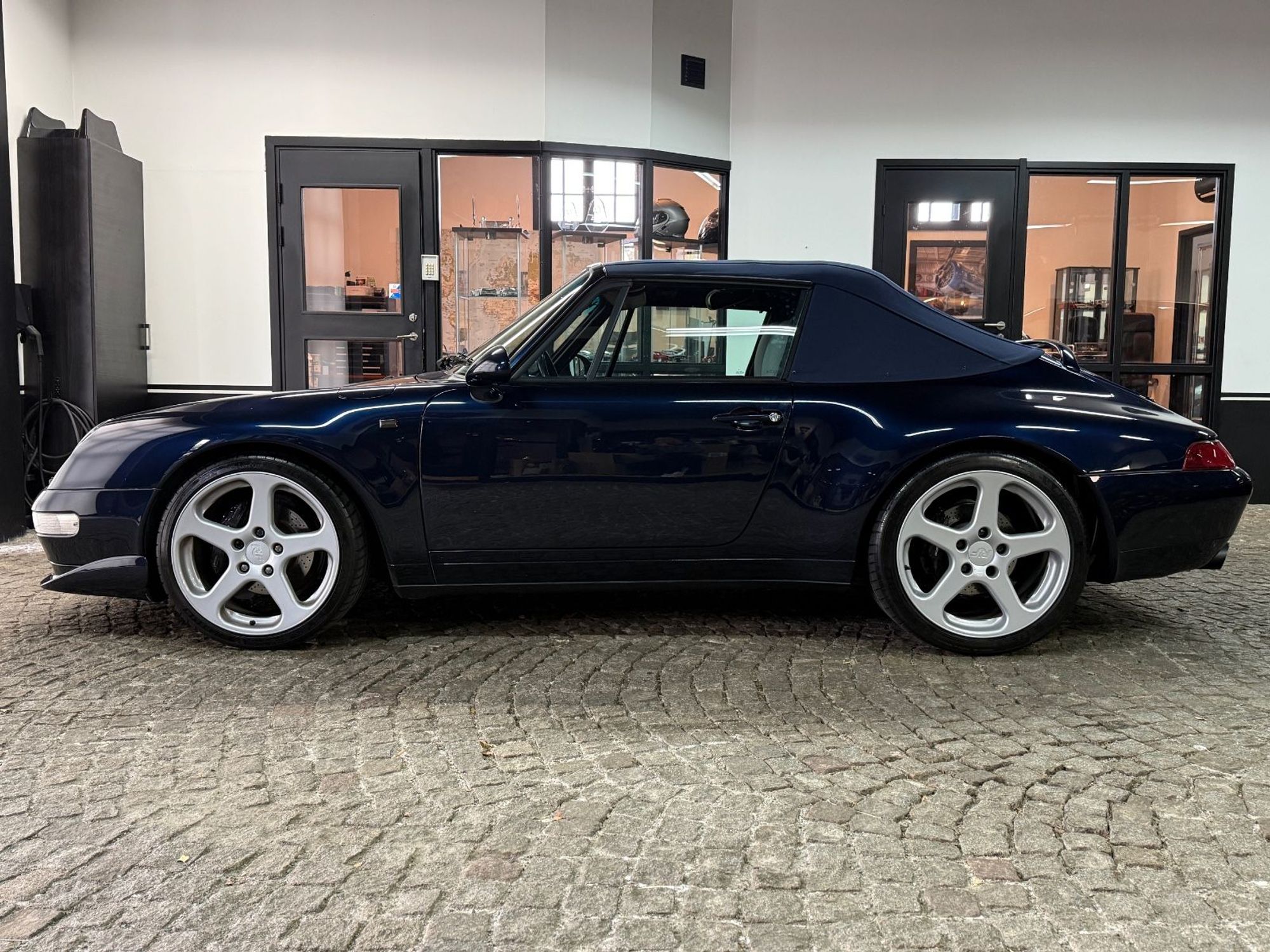 Porsche 911 Carrera Cabriolet Manual, 272hp, 1995